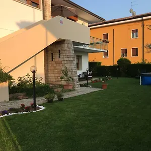 il-sole-e-la-luna-in-garda.hotelinveneto.com/